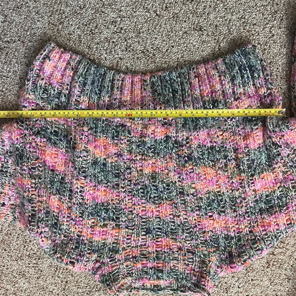 Free People multi colored cropped sweater. Size S - Picture 4 of 5